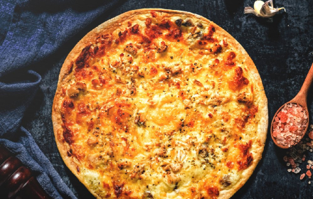 蒜香白醬雞肉披薩